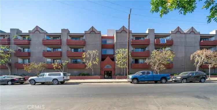 Multi-family house For Sale in 4717, Ben Avenue, Los Angeles, California