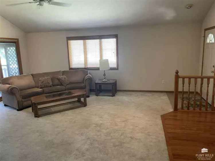 Single-family house For Sale in 701, Ash Street, Wamego, Kansas