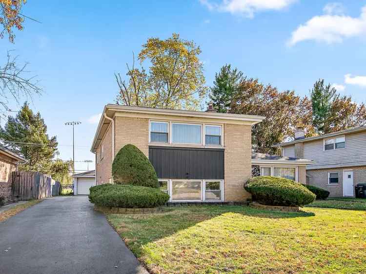 Single-family house For Sale in 15907, Avalon Avenue, South Holland, Illinois