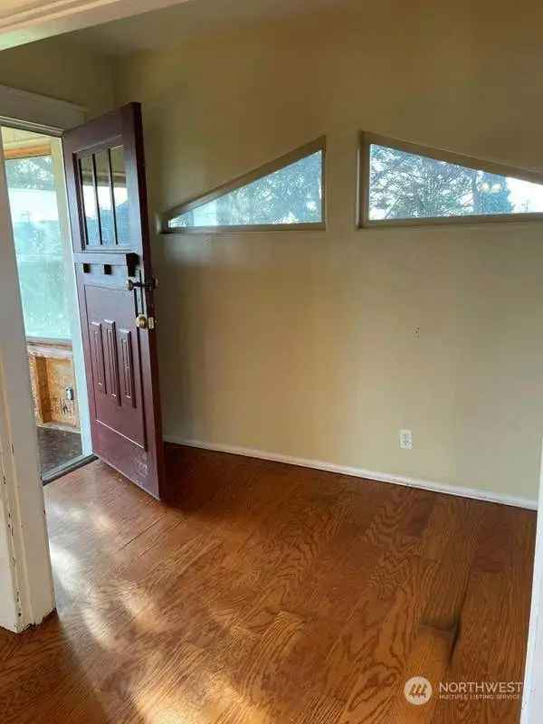 Single-family house For Sale in 1402, West Market Street, Aberdeen, Washington