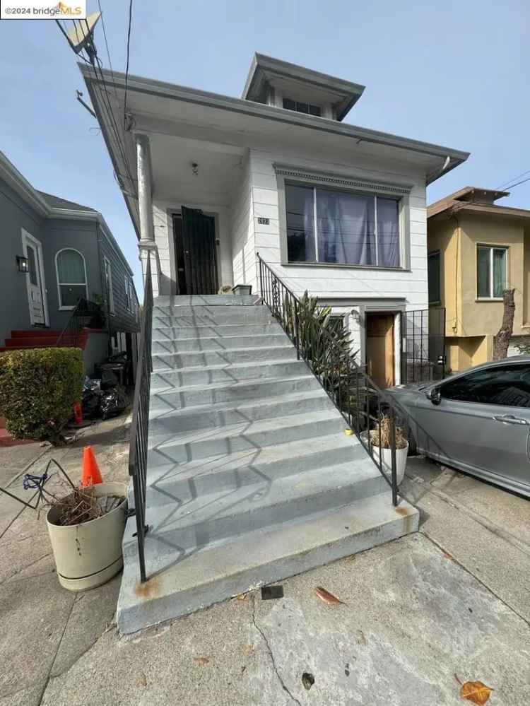 Single-family house For Sale in 2823, Linden Street, Oakland, California