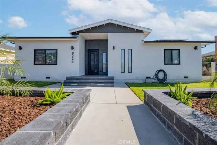 Single-family house For Sale in 8224, Whitsett Avenue, Los Angeles, California