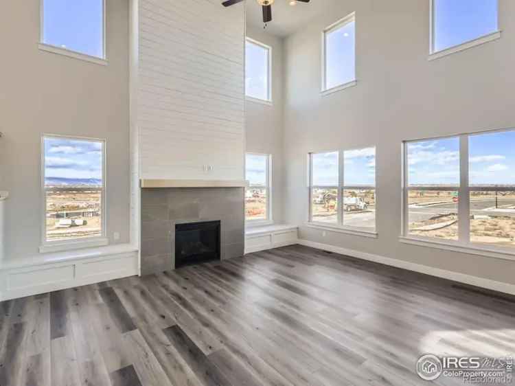 Single-family house For Sale in Windsor, Colorado