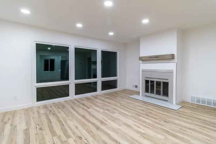 Rhomer Park Duplex Rental: Sunset Views & Modern Living