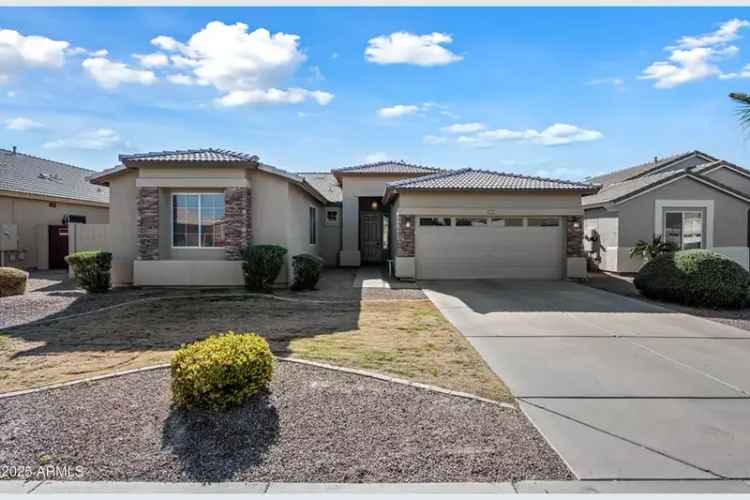 Single-family house For Sale in 3383, East Santa Fe Lane, Gilbert, Arizona