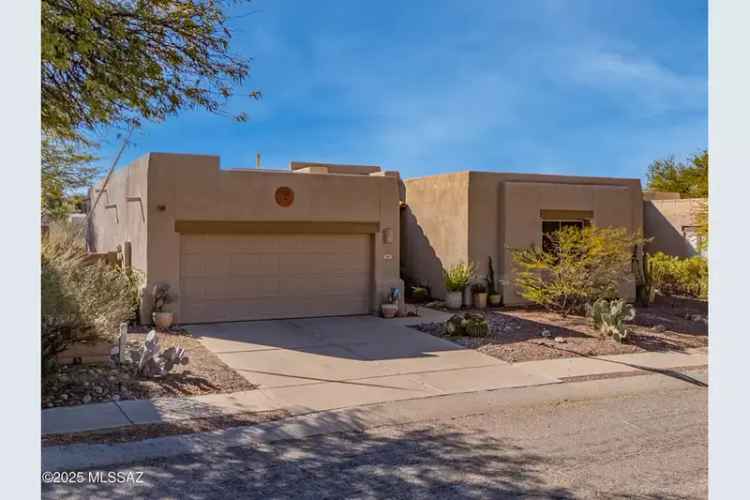 Single-family house For Sale in 247, North Fenceline Drive, Tucson, Arizona