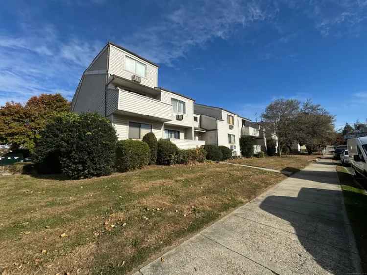 Condo For Sale in 252, Harlem Avenue, Bridgeport, Connecticut