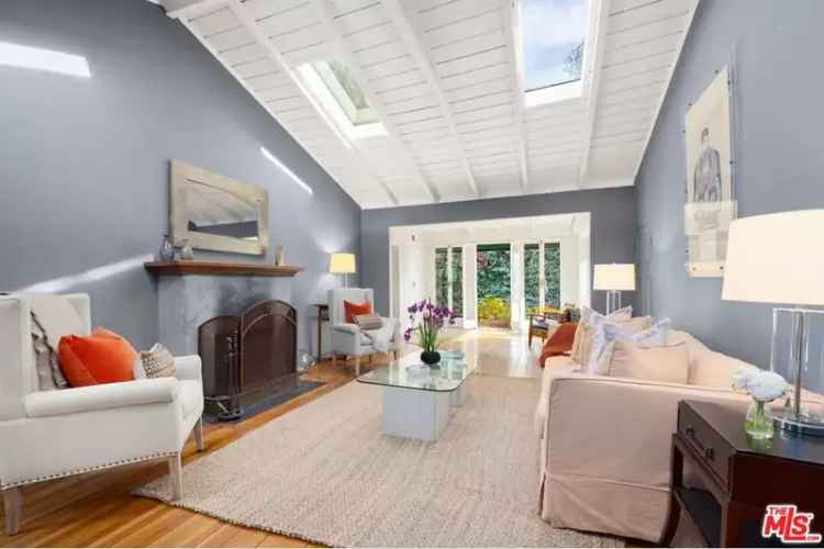 Single-family house For Sale in 1318, Dawnridge Drive, Beverly Hills, California