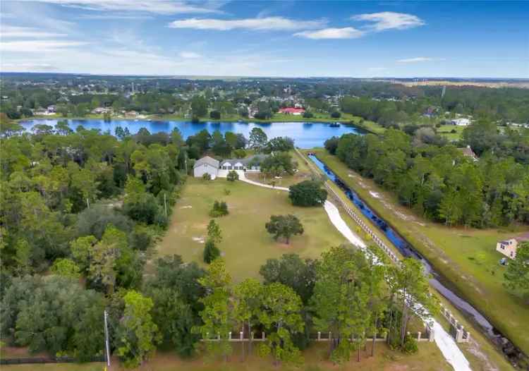 Single-family house For Sale in Wedgefield, Florida