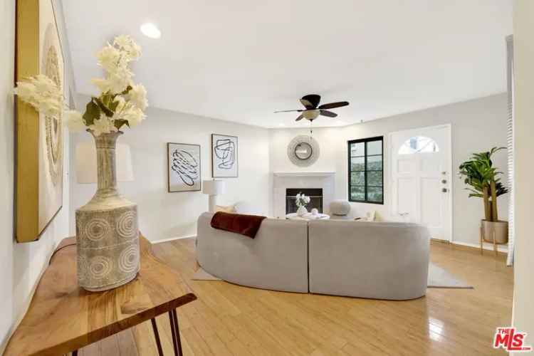 Condo For Sale in 102, North Sweetzer Avenue, Los Angeles, California