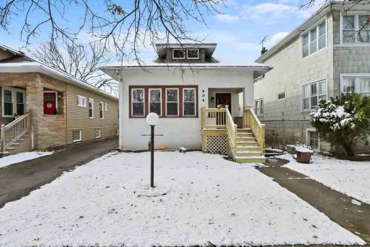 Single-family house For Sale in 404, South 8th Avenue, Maywood, Illinois