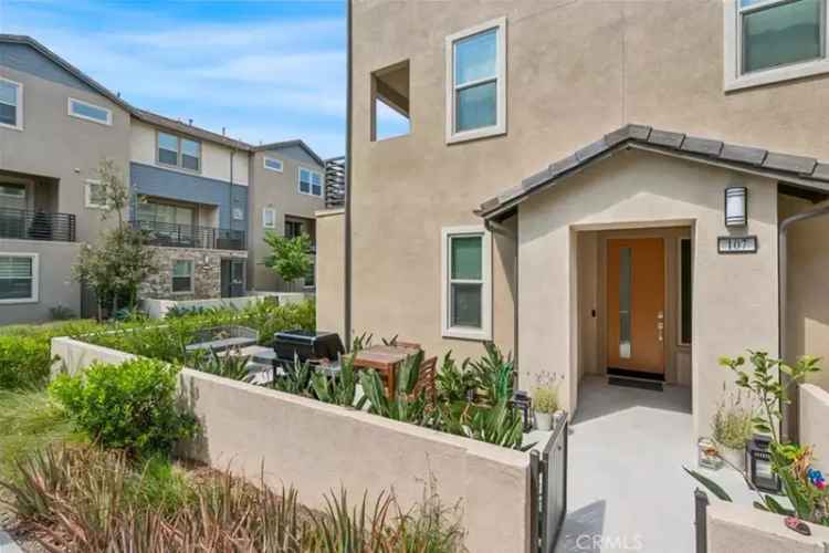 Condo For Sale in 107,109,111, Pattern, Irvine, California