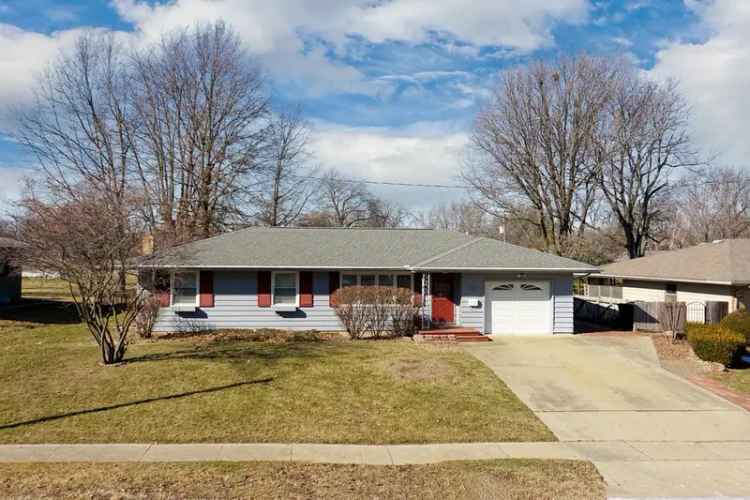 Single-family house For Sale in Normal, Illinois