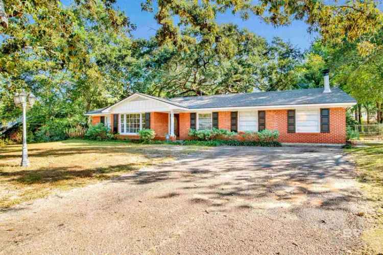 Single-family house For Sale in Mobile, Alabama