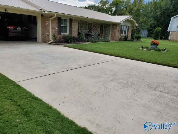 Single-family house For Sale in 2102, English Drive Southwest, Huntsville, Alabama