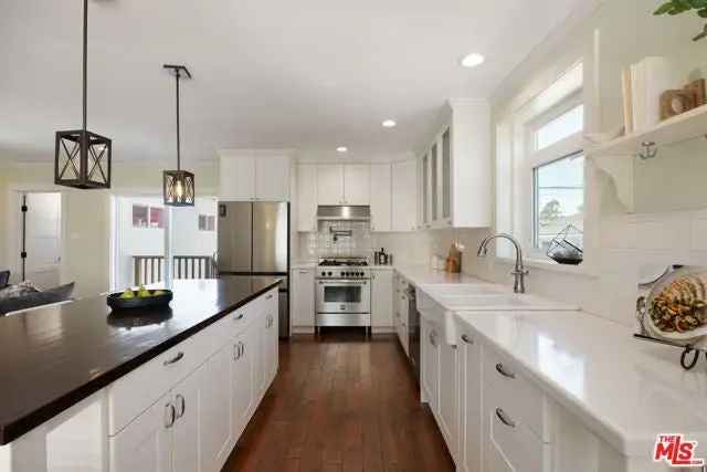 Single-family house For Sale in 6013, West 76th Street, Los Angeles, California