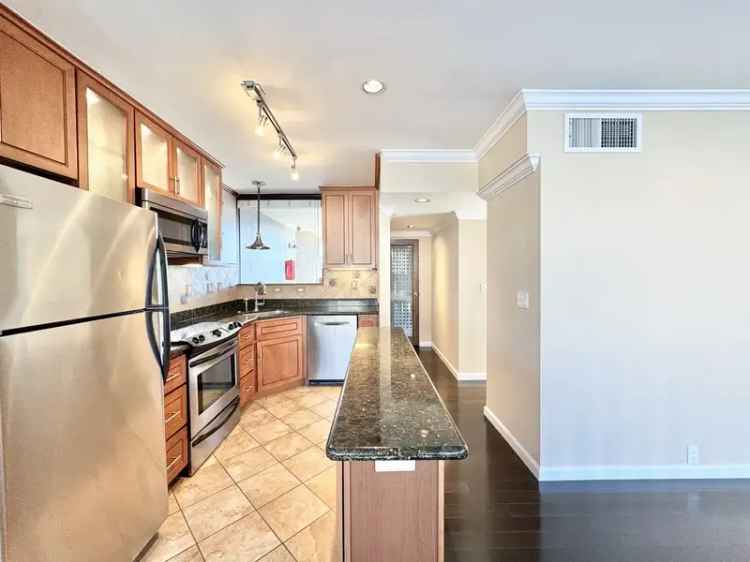 Tiburon Apartment: Top Floor 1-Bedroom 1-Bathroom Unit