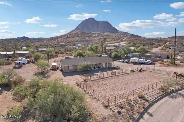 Single-family house For Sale in 47435, North Meander Road, New River, Arizona