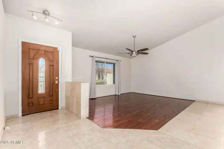 Single-family house For Sale in 19037, North 73rd Lane, Glendale, Arizona