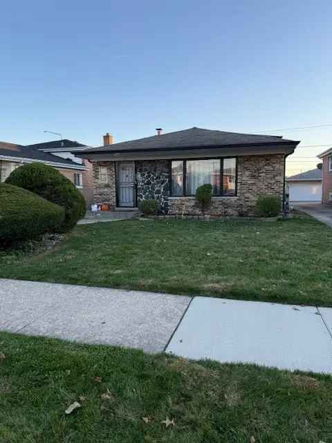 Single-family house For Sale in 1257, Memorial Drive, Calumet City, Illinois