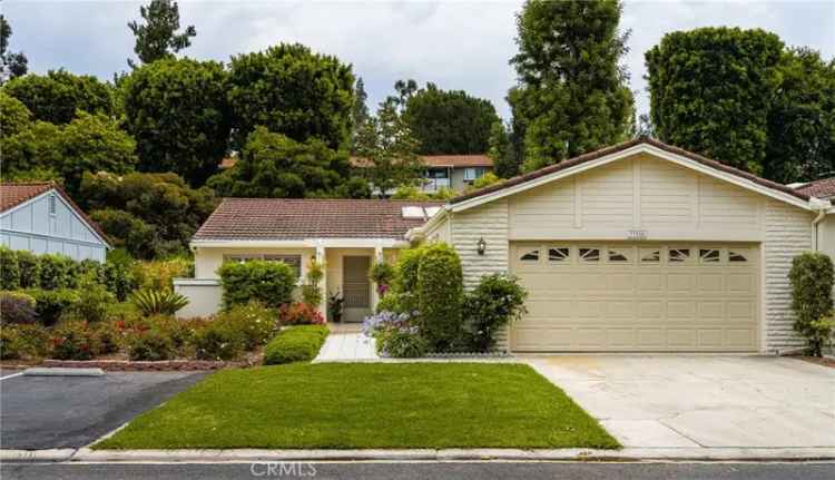 Condo For Sale in 3325, Via Carrizo, Laguna Woods, California