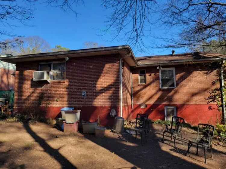 Single-family house For Sale in 2369, Springdale Road Southwest, Atlanta, Georgia