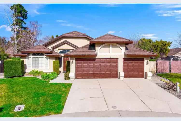 Single-family house For Sale in 9420, Echo Cliff Court, Elk Grove, California