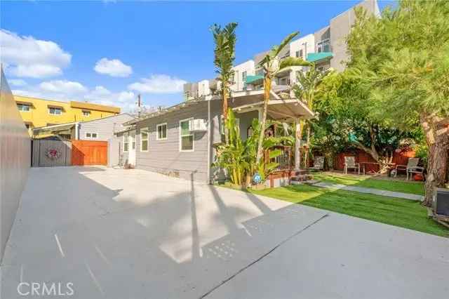 Multi-family house For Sale in 11123, Cumpston Street, Los Angeles, California