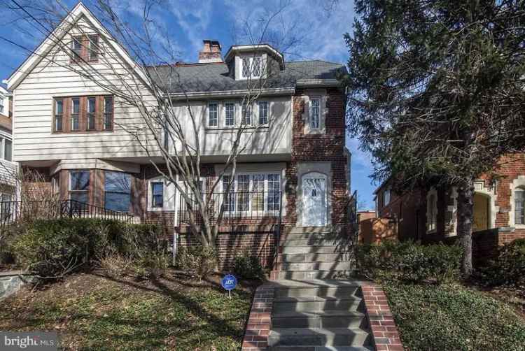 Single-family house For Sale in 1501, Van Buren Street Northwest, Washington, District of Columbia