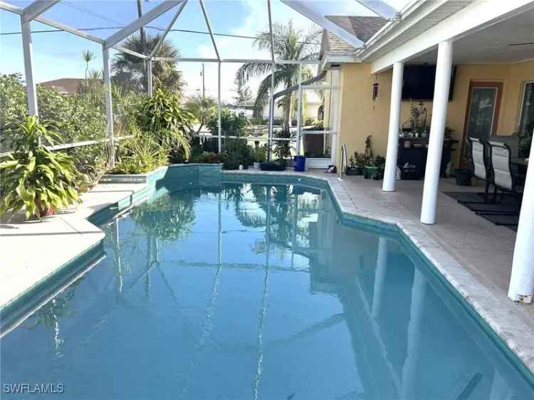 Single-family house For Sale in 1203, Southwest 35th Street, Cape Coral, Florida