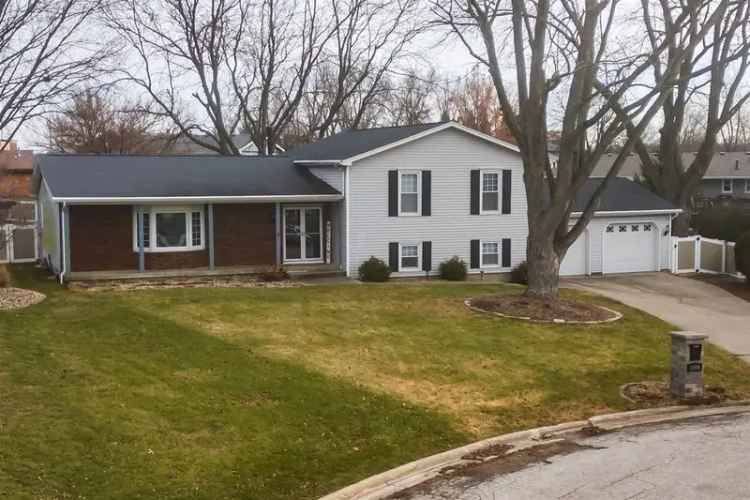 Single-family house For Sale in 1409, Bird Court, Normal, Illinois