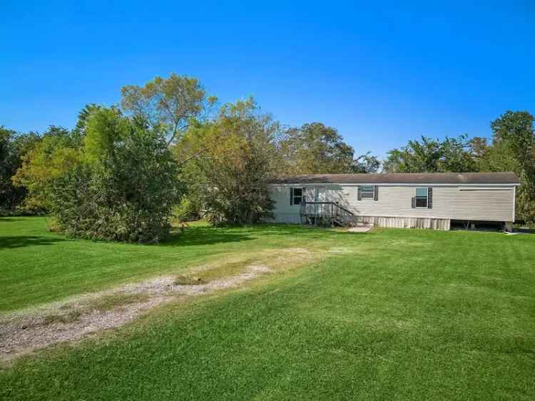 Single-family house For Sale in Alvin, Texas