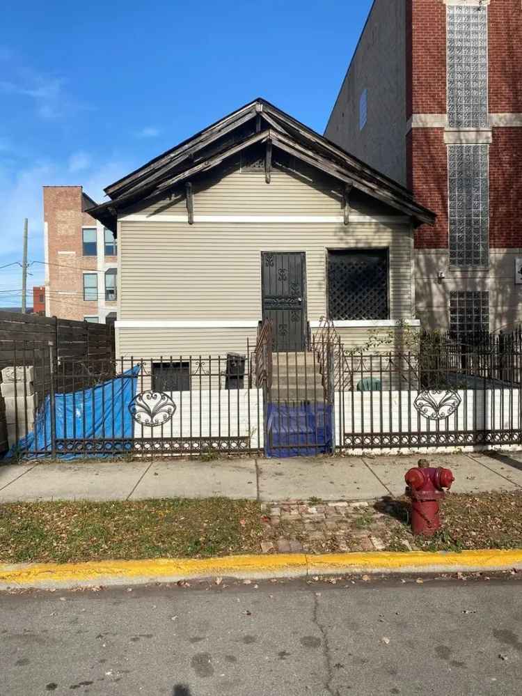 Single-family house For Sale in 1934, West Fulton Street, Chicago, Illinois