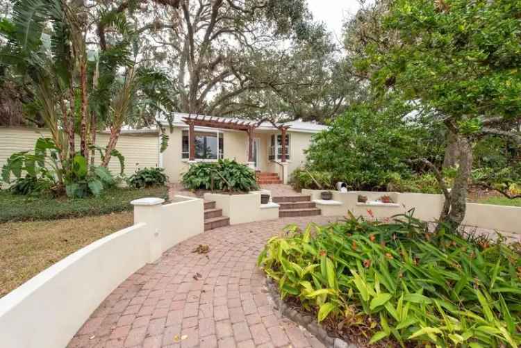 Single-family house For Sale in 1311, East Park Circle, Tampa, Florida