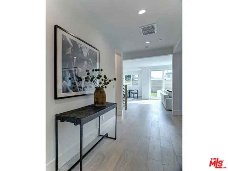 Single-family house For Sale in Los Angeles, California