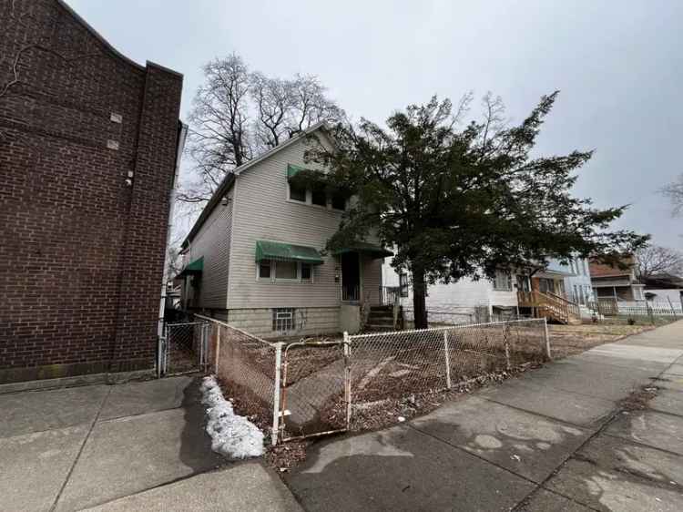 Single-family house For Sale in 235, West 111th Street, Chicago, Illinois