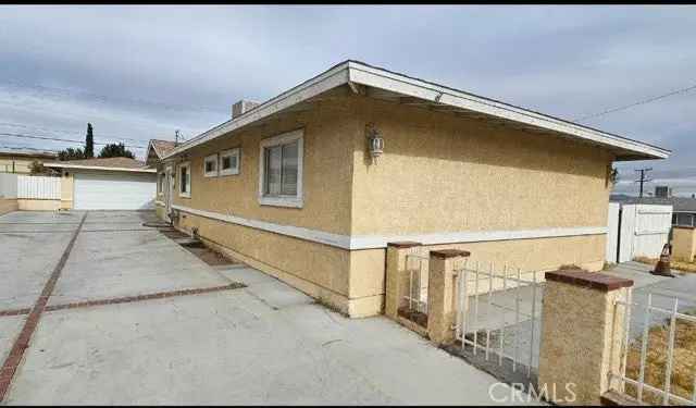 Single-family house For Sale in 1149, East Virginia Way, Barstow, California