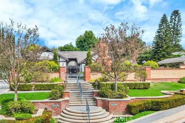 Single-family house For Sale in 19241, Canyon Drive, Villa Park, California