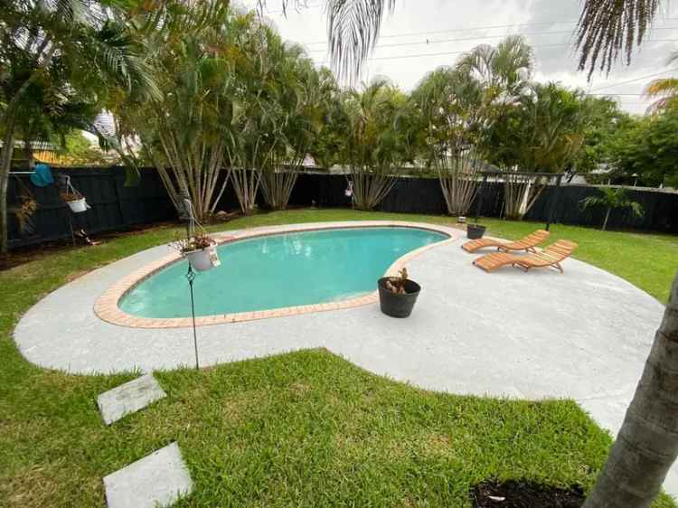 Single-family house For Sale in Boca Raton, Florida