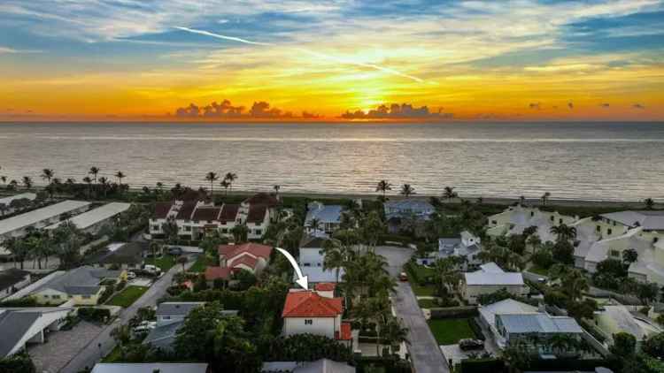 Single-family house For Sale in Ocean Ridge, Florida