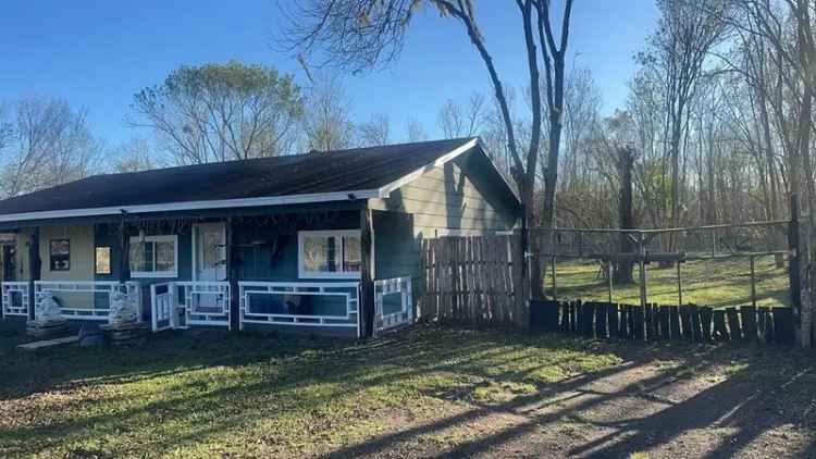 Single-family house For Sale in 322, County Road 153, Texas