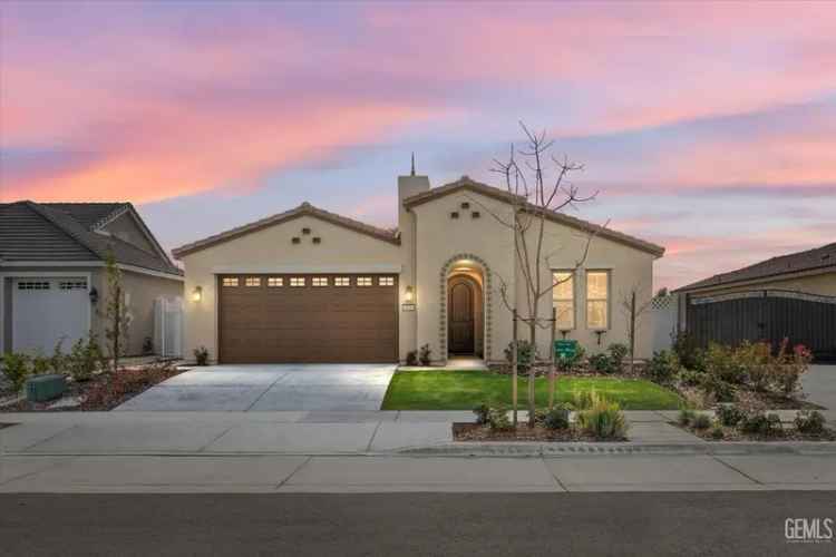 Single-family house For Sale in Bakersfield, California