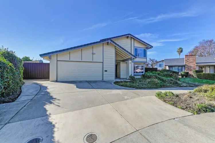 Single-family house For Sale in 14, Morningsun Court, Sacramento, California