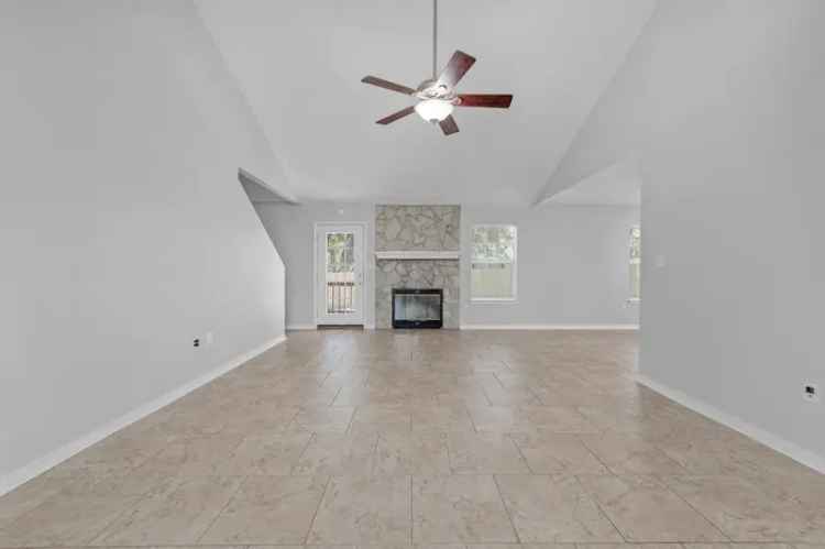 Single-family house For Sale in Crestview, Florida