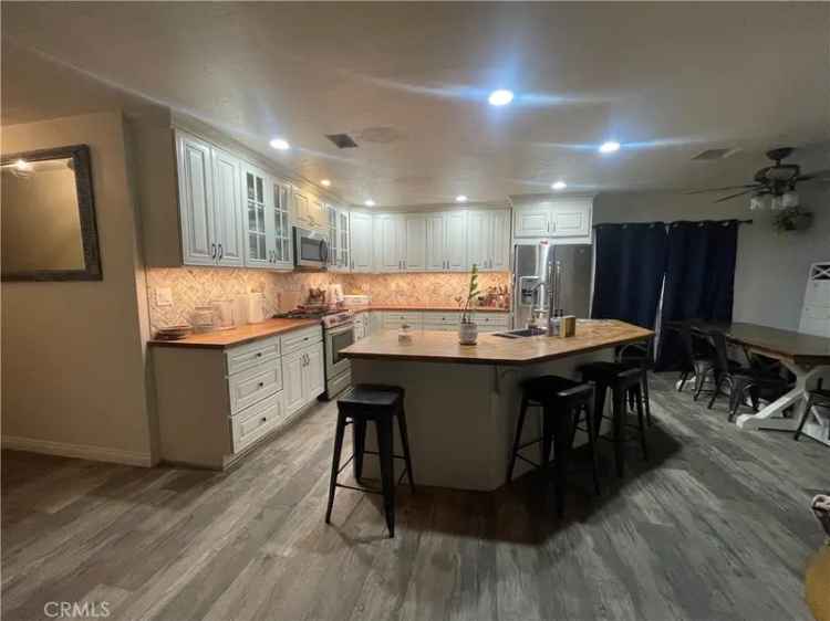 Single-family house For Sale in Apple Valley, California