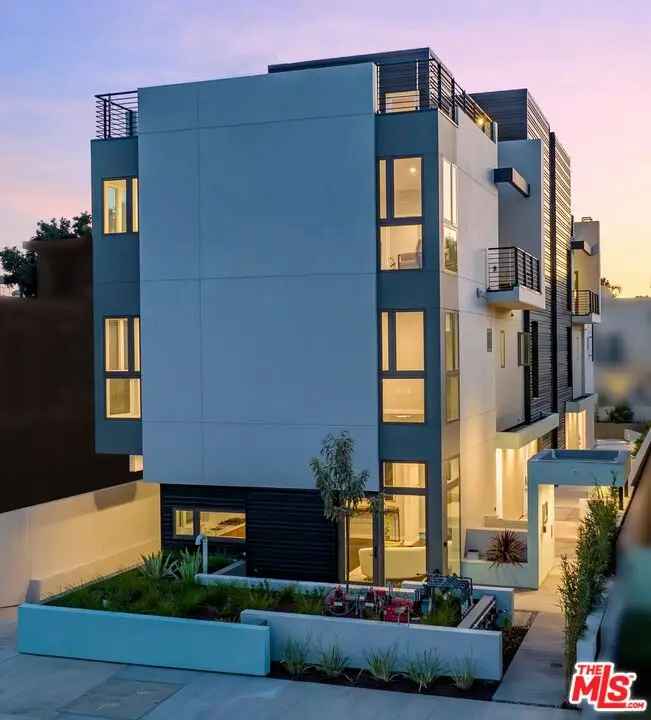 House For Sale in 1729, South Barrington Avenue, Los Angeles, California