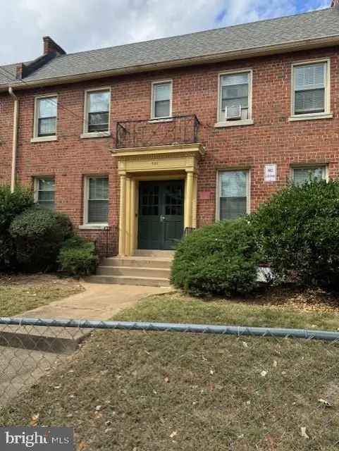 Multi-family house For Sale in 220, 36th Street Northeast, Washington, District of Columbia