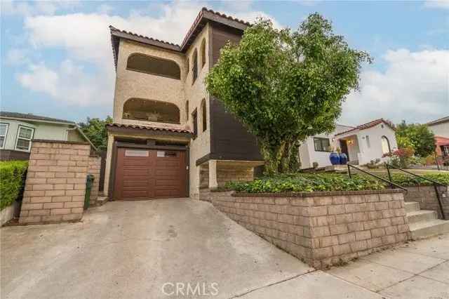 Condo For Sale in Los Angeles, California