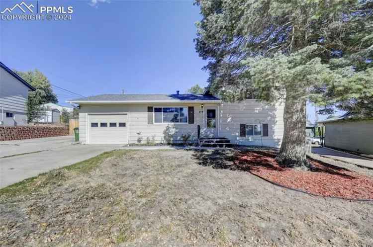 Single-family house For Sale in 717, Bridger Drive, Colorado Springs, Colorado