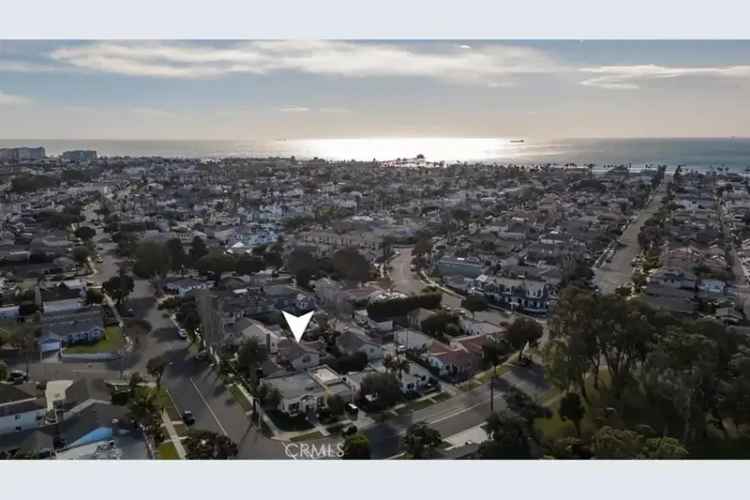 Single-family house For Sale in 829, Main Street, Huntington Beach, California